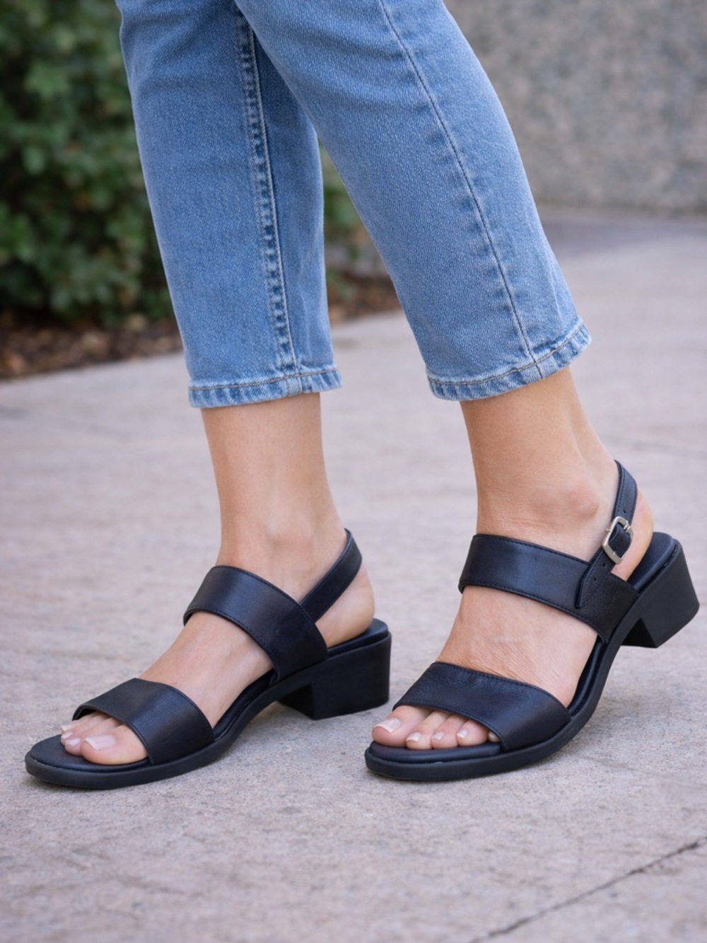 Air Twist Navy Leather Sandals 1.5” Block Heel Size 9M Comfort Strap